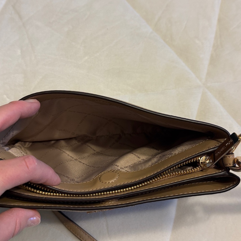 Michael Kors Trisha Beige Leather Crossbody Bag - Picture 8 of 11